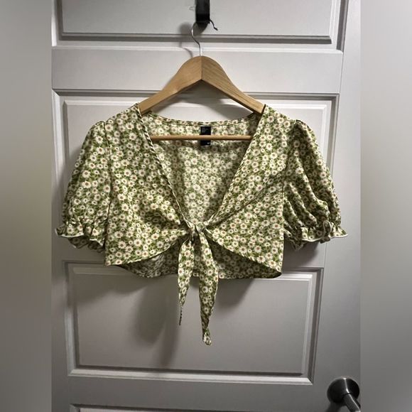 Cider light green floral tie-front crop top with puff sleeve skirt set - Picture 3 of 8
